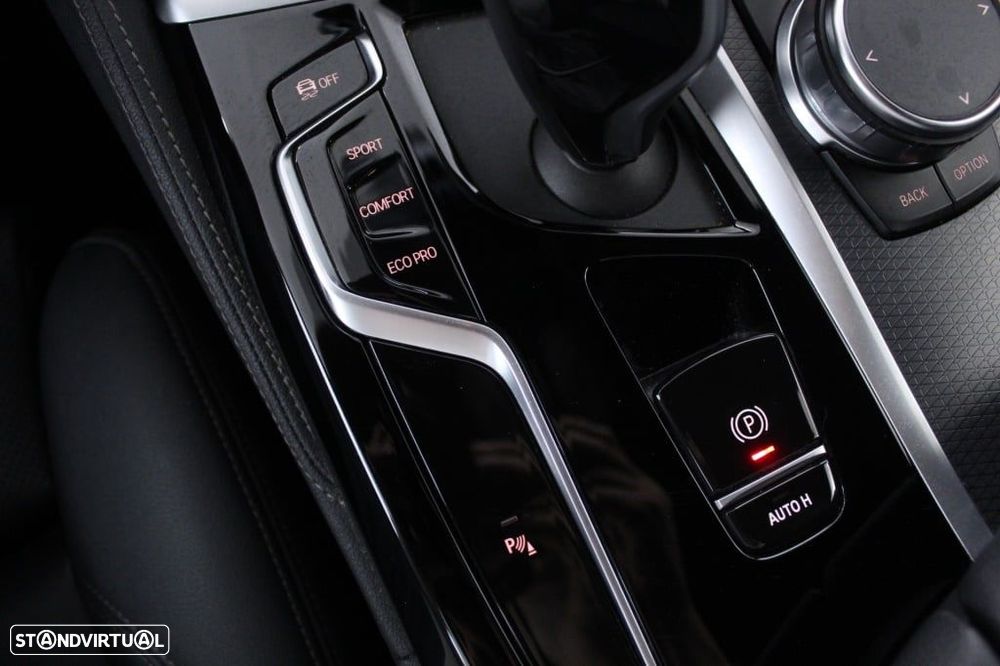 BMW 520 d Pack Desportivo M Auto - 31