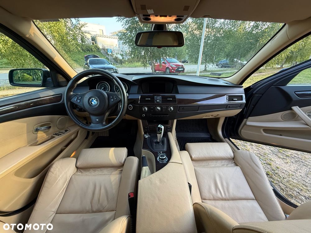 BMW Seria 5 520d - 25