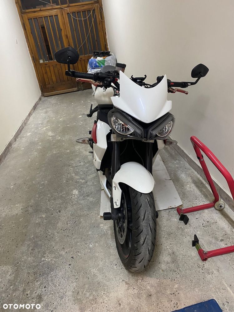 Triumph Street Triple - 1
