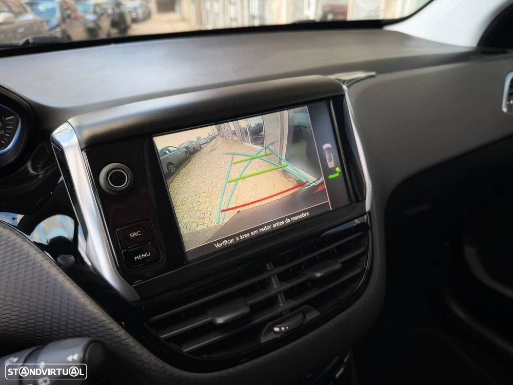 Peugeot 2008 1.2 PureTech Allure - 18
