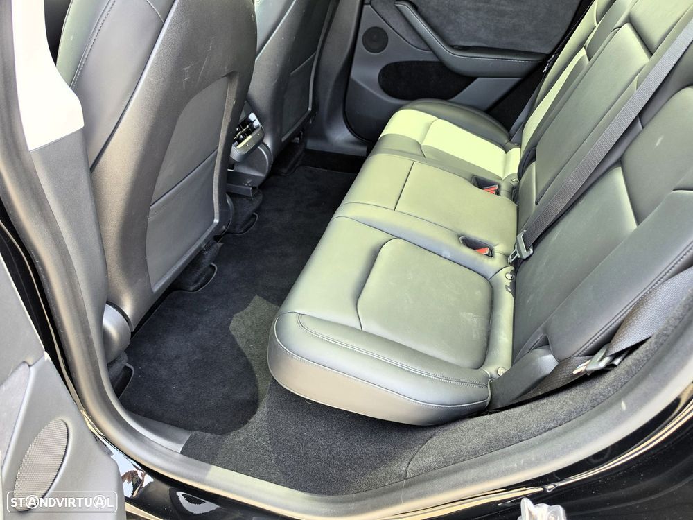 Tesla Model Y Long Range Dual Motor AWD - 38