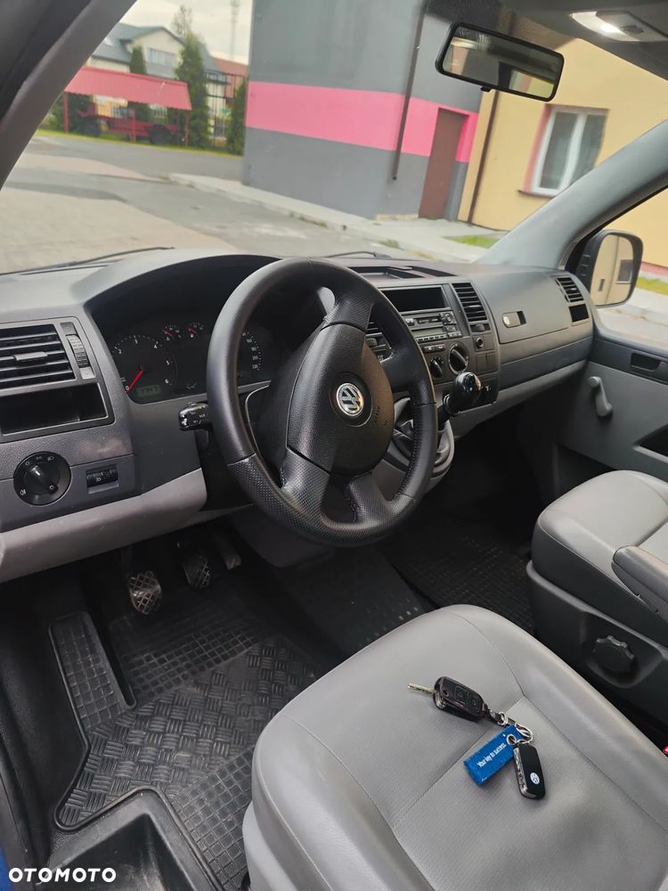 Volkswagen Caravelle - 13