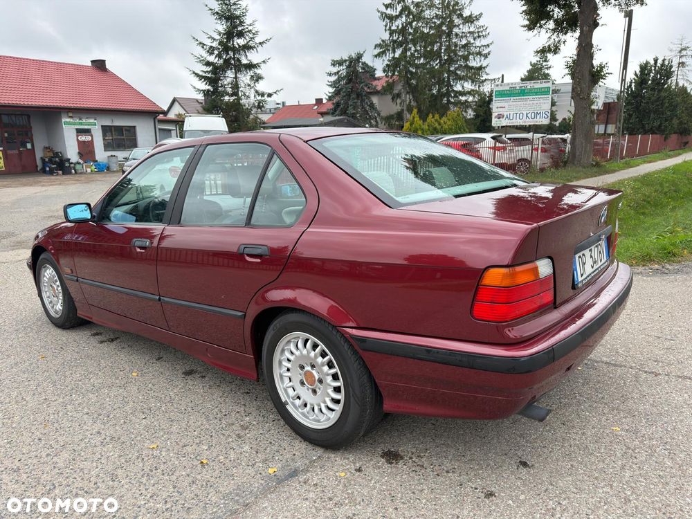 BMW Seria 3 318i - 5