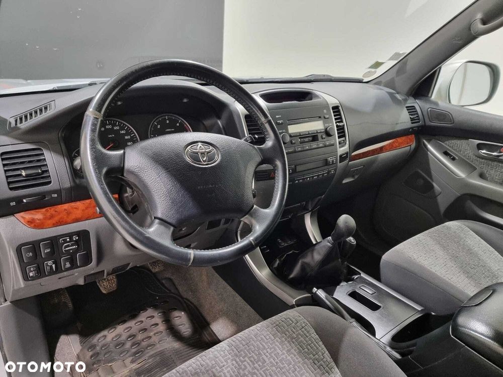 Toyota Land Cruiser - 17