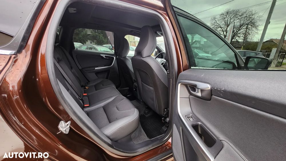 Volvo XC 60 D5 AWD Geartronic Momentum - 29