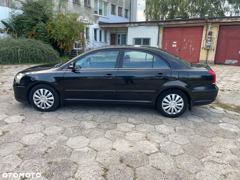 Toyota Avensis - 8