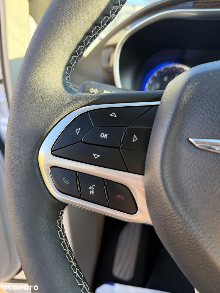 Chrysler Pacifica - 26