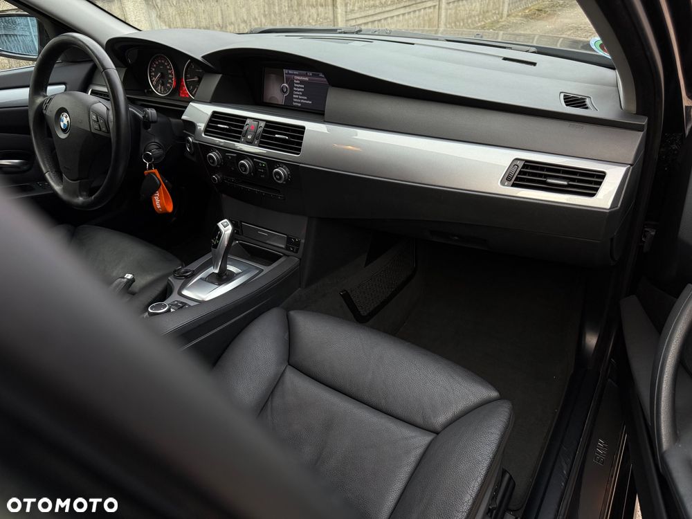 BMW Seria 5 525d - 34