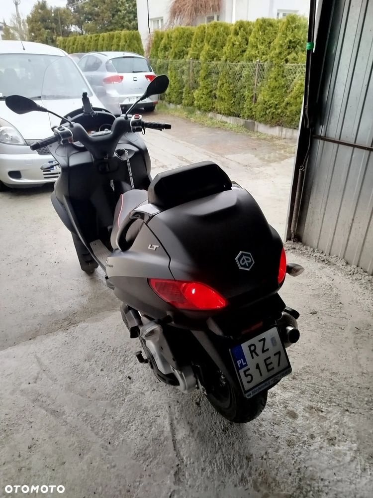 Piaggio MP-3 - 5