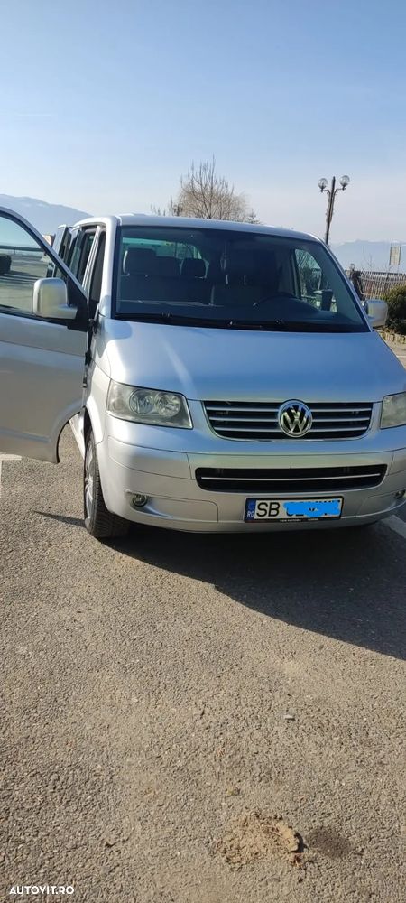 Volkswagen Caravelle - 1