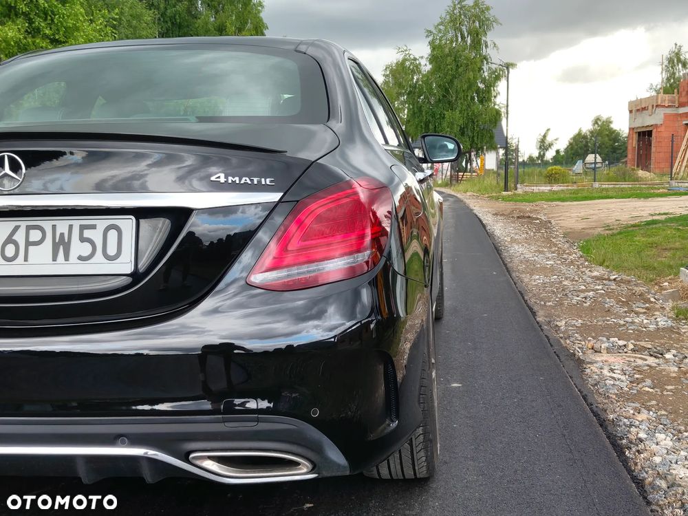 Mercedes-Benz Klasa C 300 4Matic 9G-TRONIC AMG Line - 13