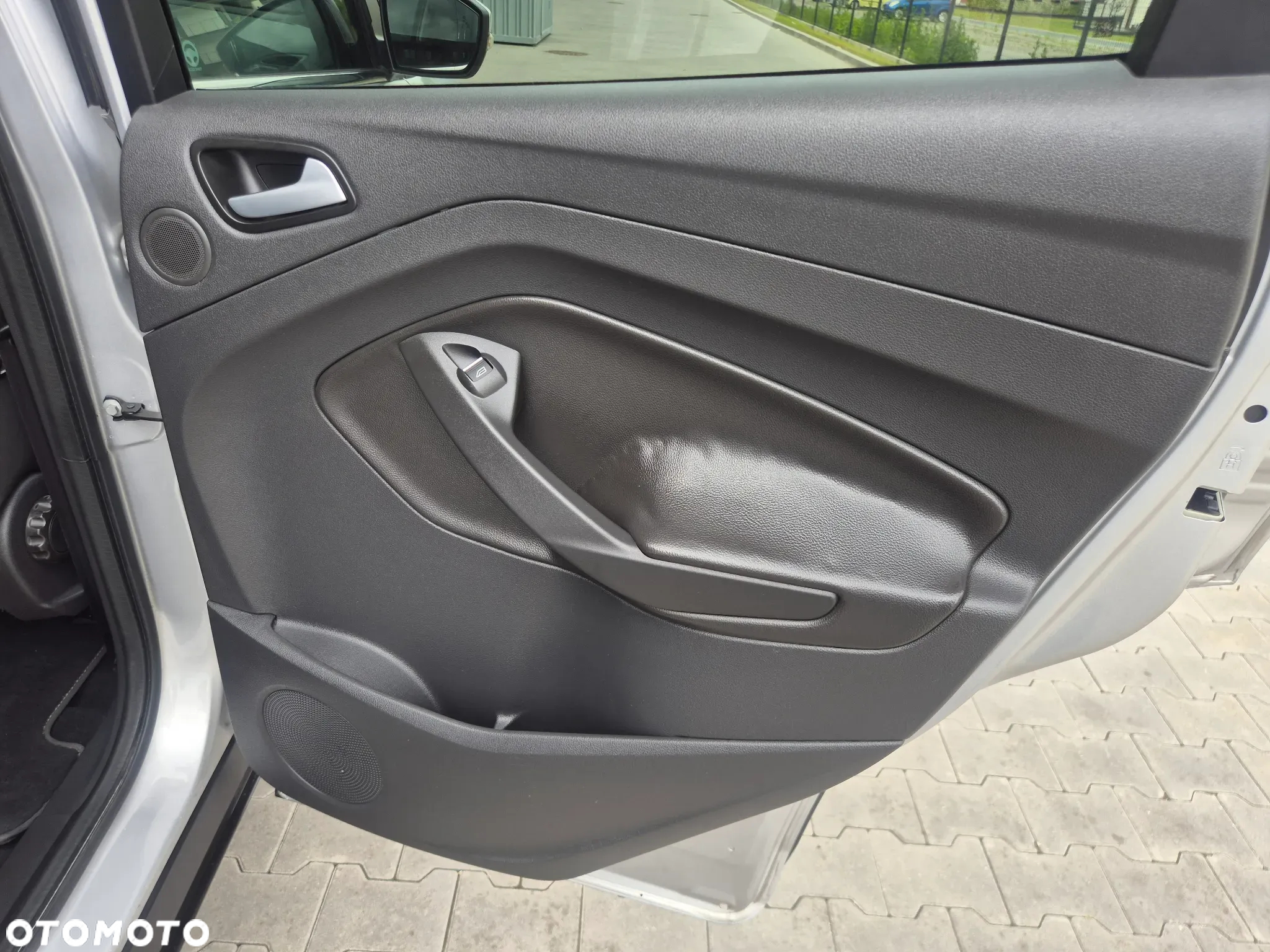 Ford Kuga 2.0 TDCi 2x4 Titanium - 24