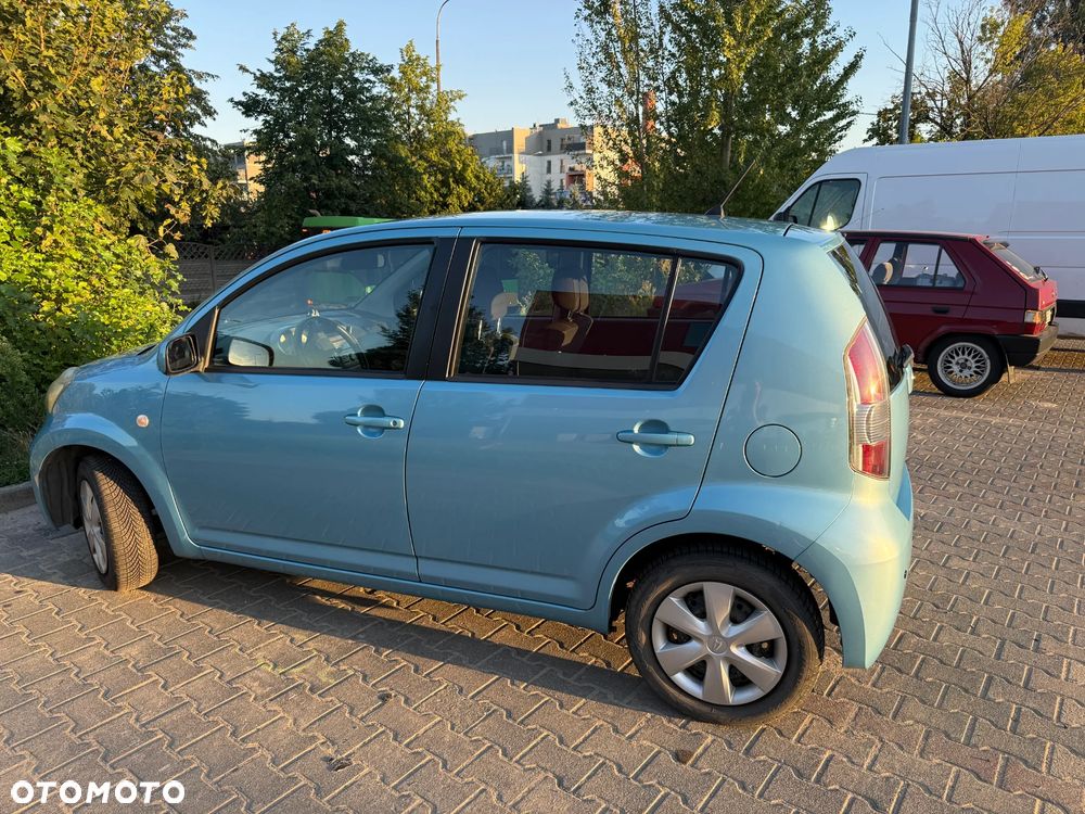 Daihatsu Sirion 1.0 - 4