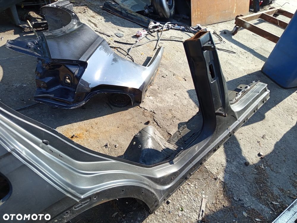 PRAWY TYLNY BŁOTNIK Z PROGIEM VOLKSWAGEN S-CROSS 19- - 3