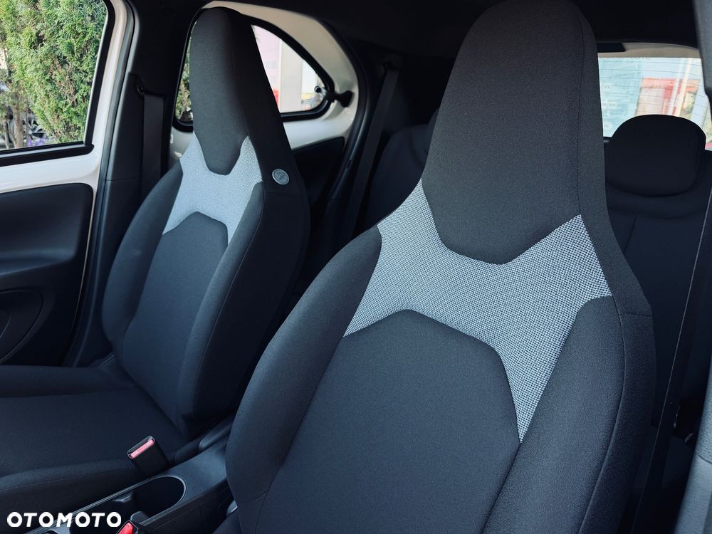 Toyota Aygo X Hybrid 1.5 Comfort e-CVT - 11