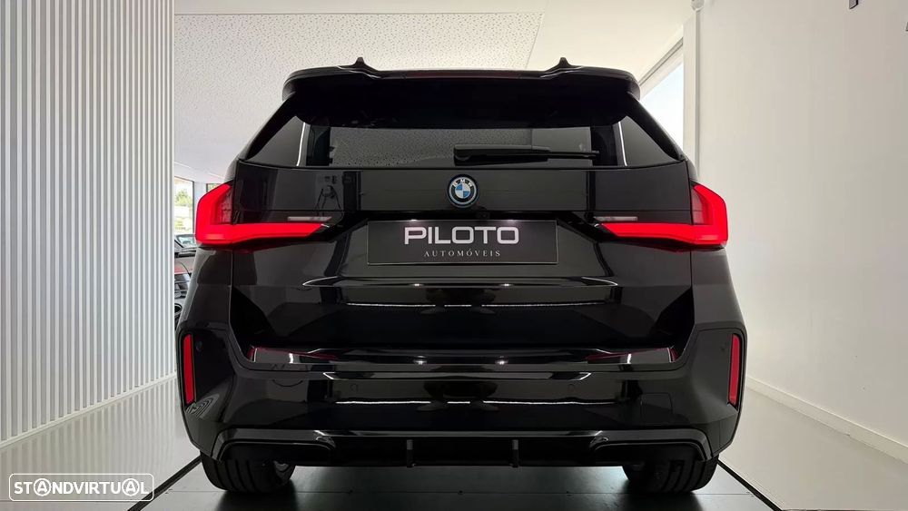 BMW iX1 eDrive20 Pack Desportivo M - 9