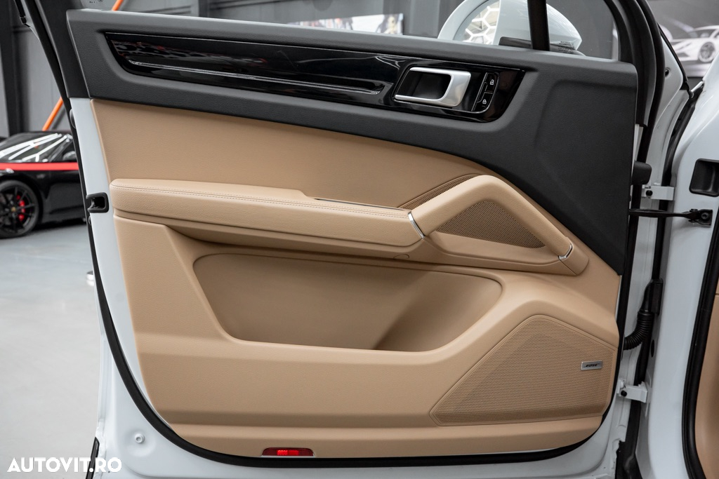 Porsche Cayenne S - 38
