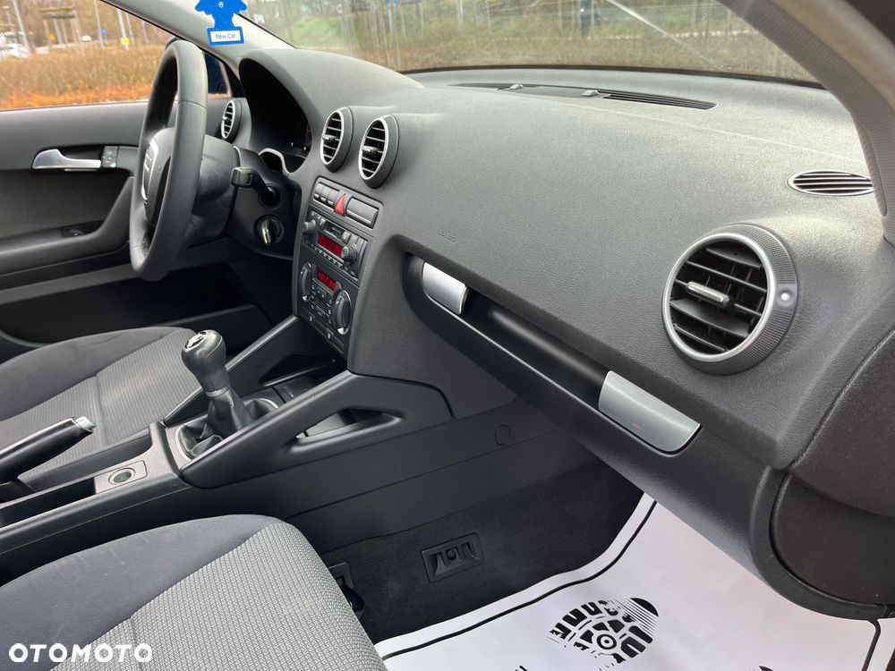 Audi A3 3-drzwiowe 1.6 Ambition - 36