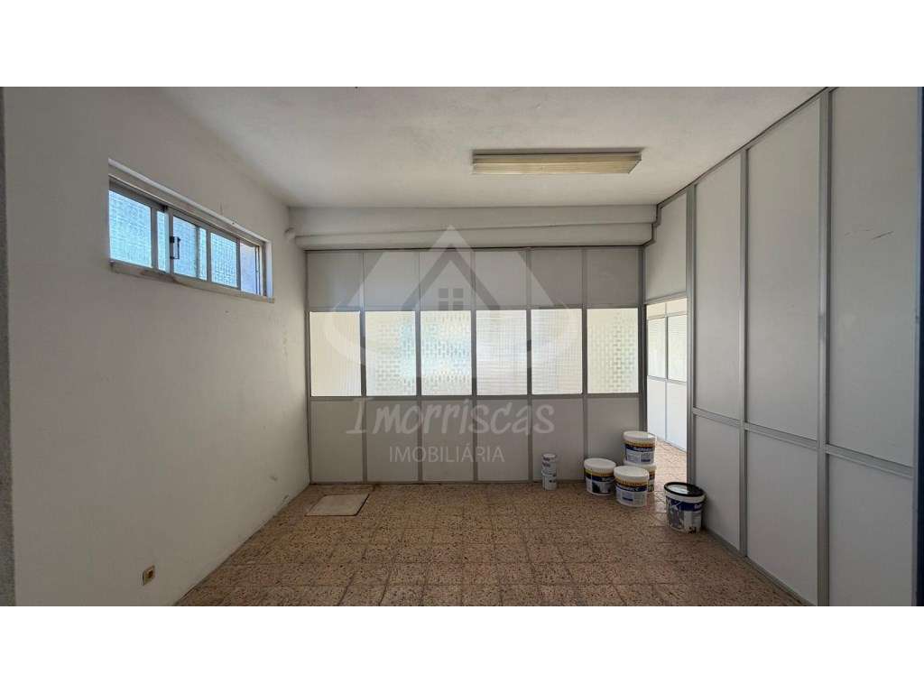 Loja para Arrendamento | 150 m² | Bairro da Fraternidade | São João... - Grande imagem: 4/13