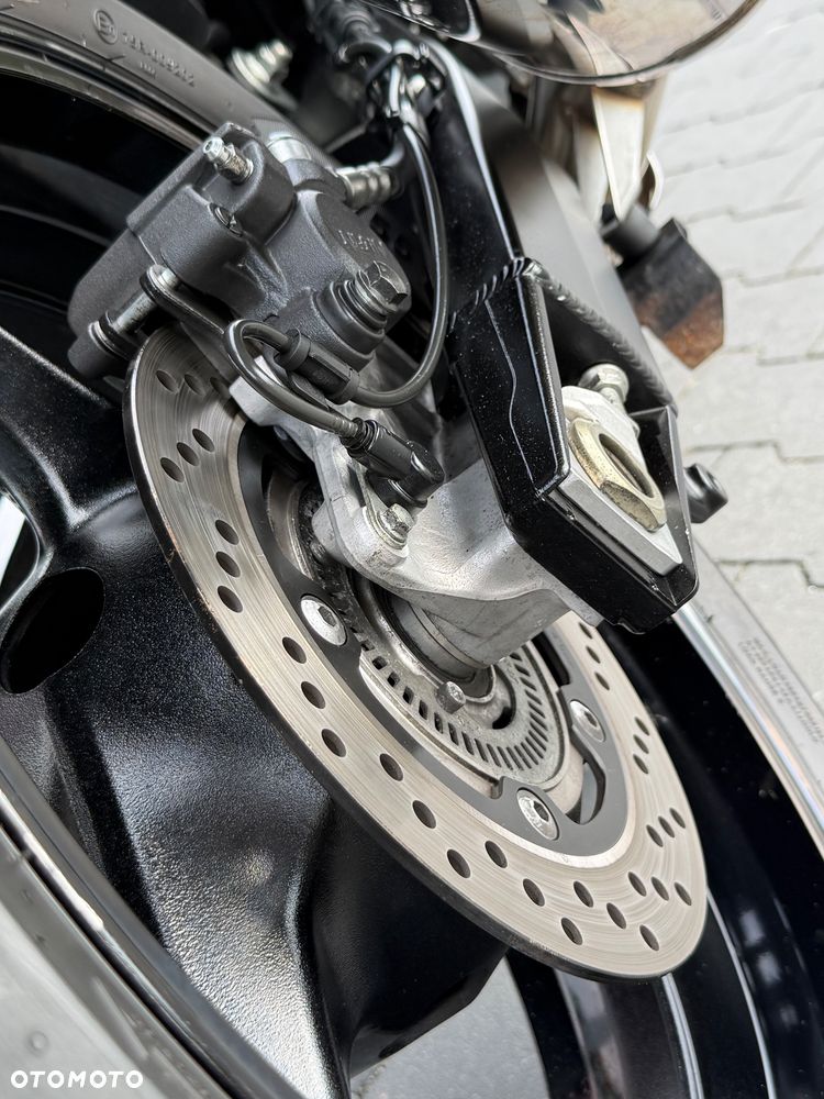 Suzuki GSX - 12