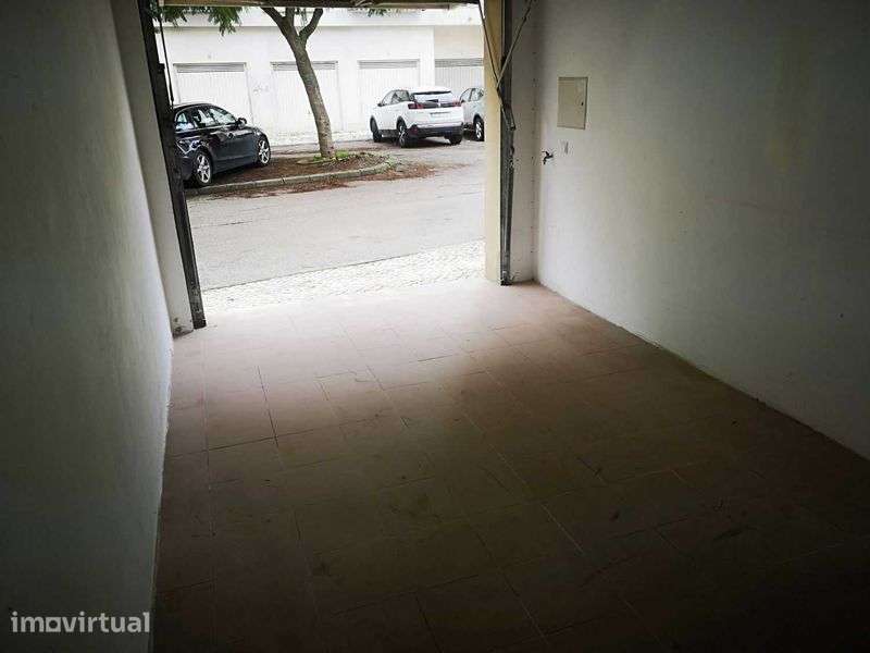 Garagem no Montijo por detrás Hotel Tryp - Grande imagem: 4/4