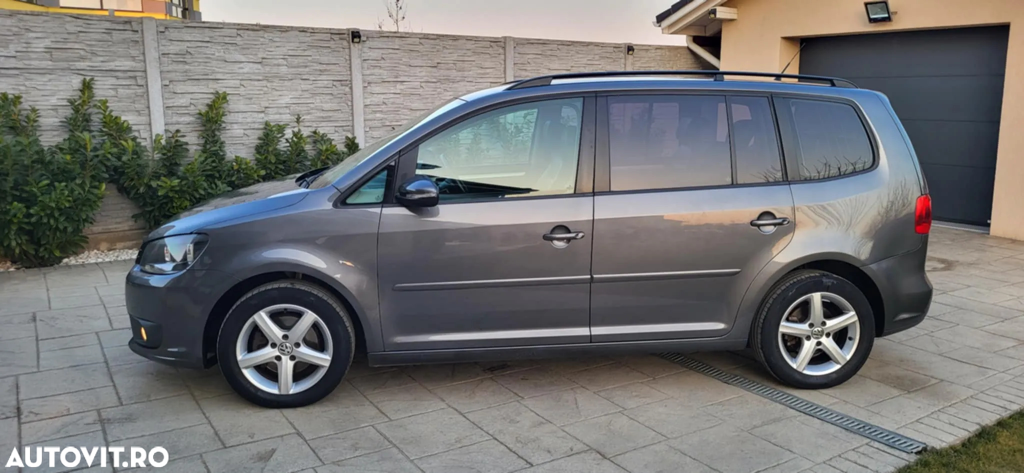 Volkswagen Touran - 10