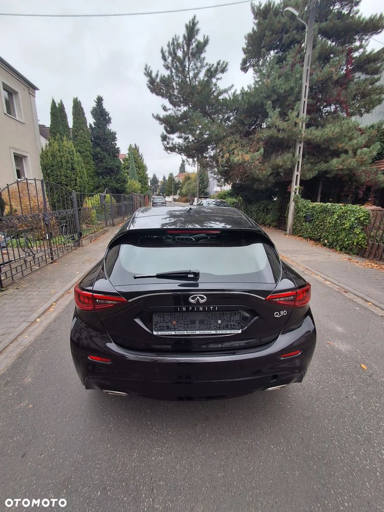 Infiniti Q30 2016 photo 3