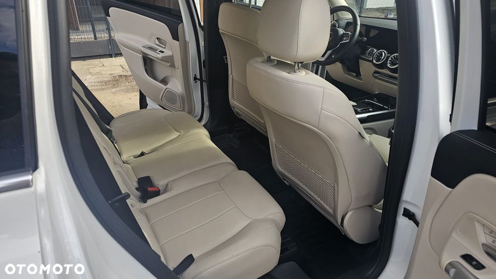 Mercedes-Benz GLB - 15