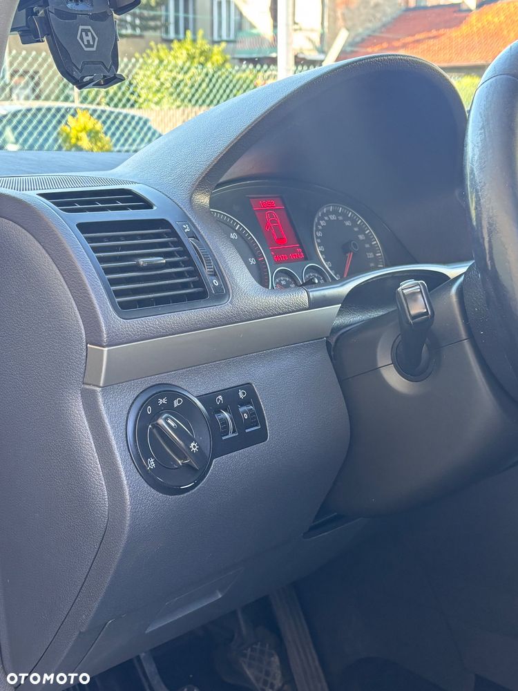 Volkswagen Touran 1.9 TDI - 21