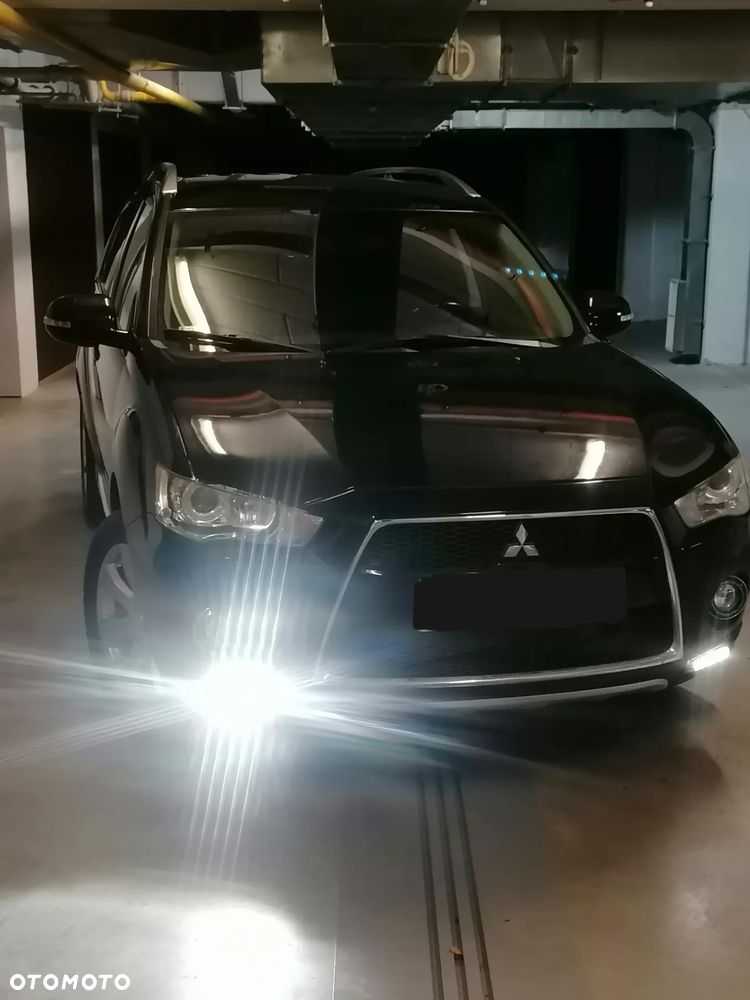 Mitsubishi Outlander - 2