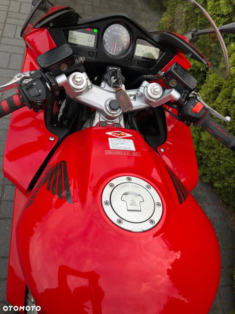 Honda VFR - 4