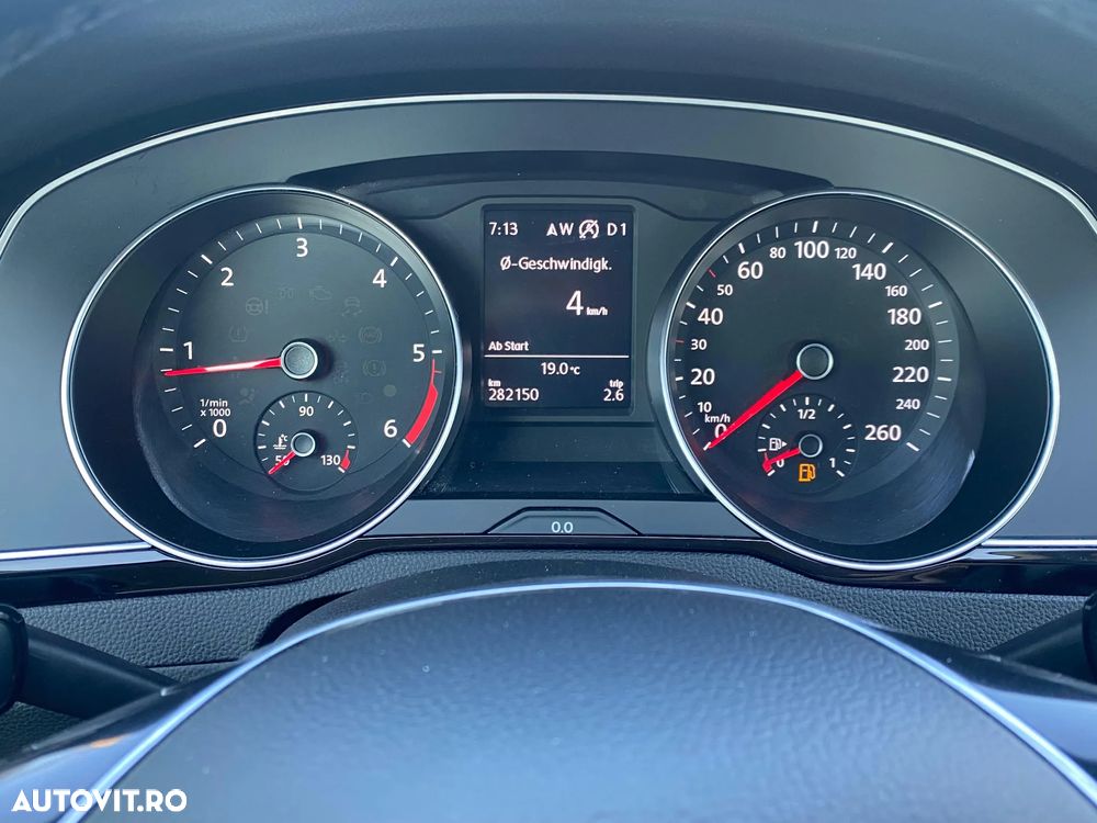Volkswagen Passat - 8