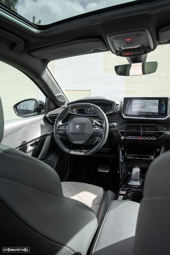 Peugeot e-208 GT - 26