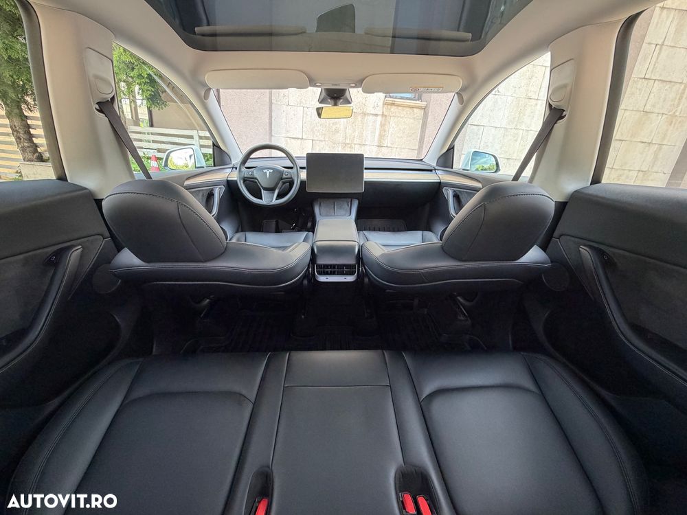 Tesla Model Y Long Range Dual Motor AWD - 13