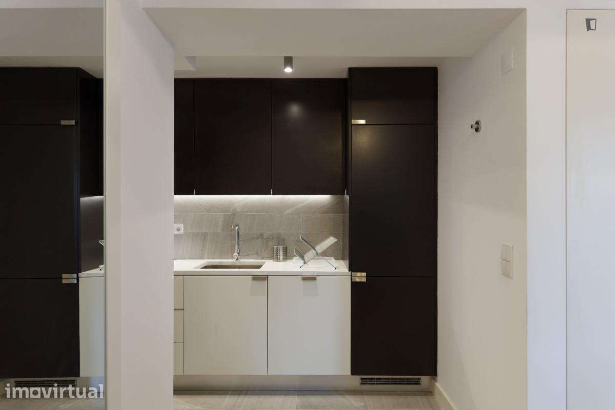 Apartamento com 1 quartos - localizado em Princípe Real Lisbon - Grande imagem: 2/7