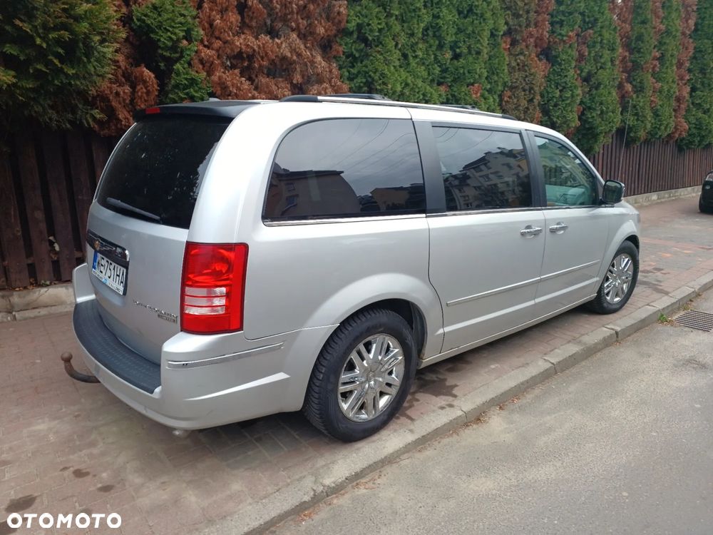 Chrysler Town & Country - 6