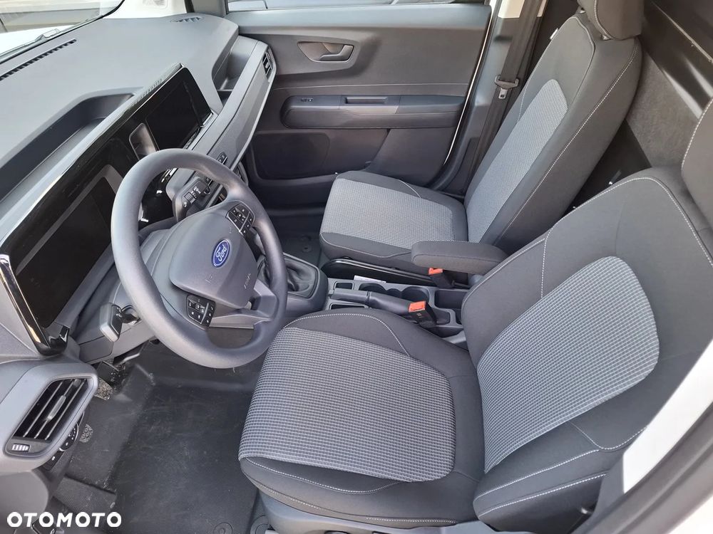 Ford Transit Courier - 12