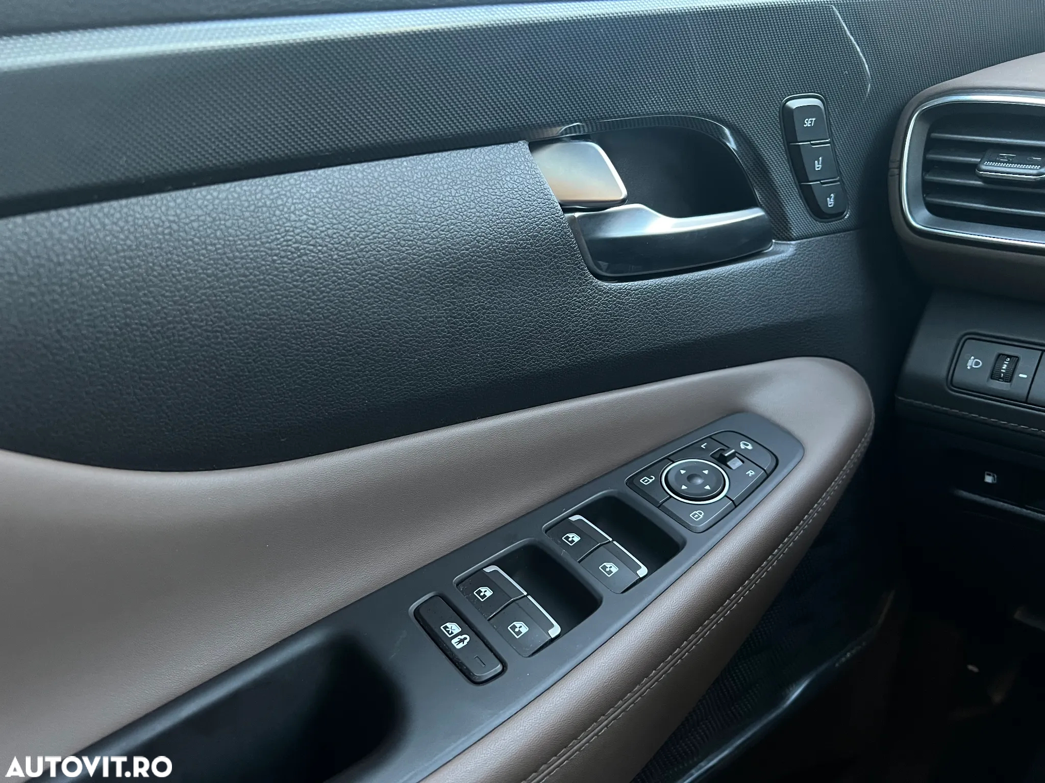 Hyundai Santa Fe Plug-in Hybrid 1.6 l 265 CP 4WD 6AT Luxury - 18