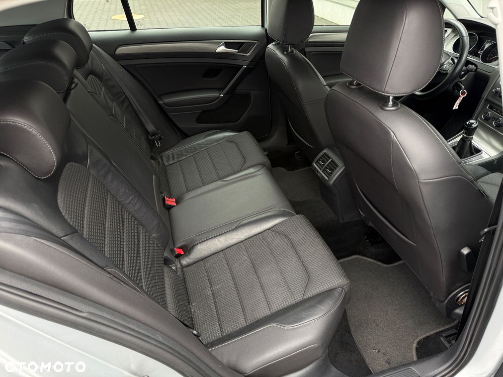 Volkswagen Golf - 26