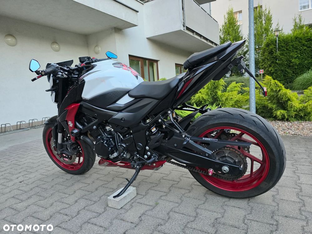 Suzuki GSX - 5