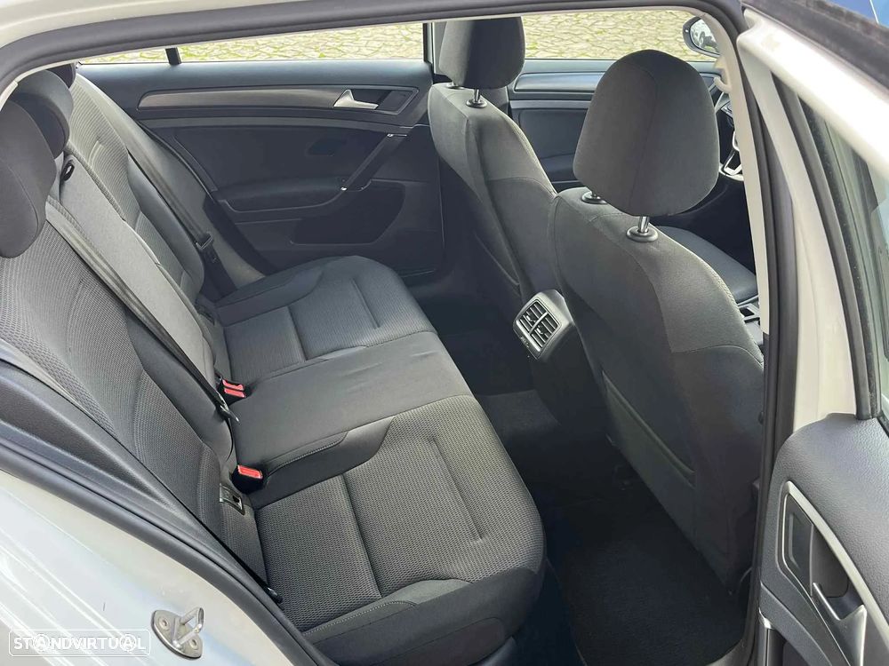 VW Golf 1.0 TSI Confortline DSG - 41