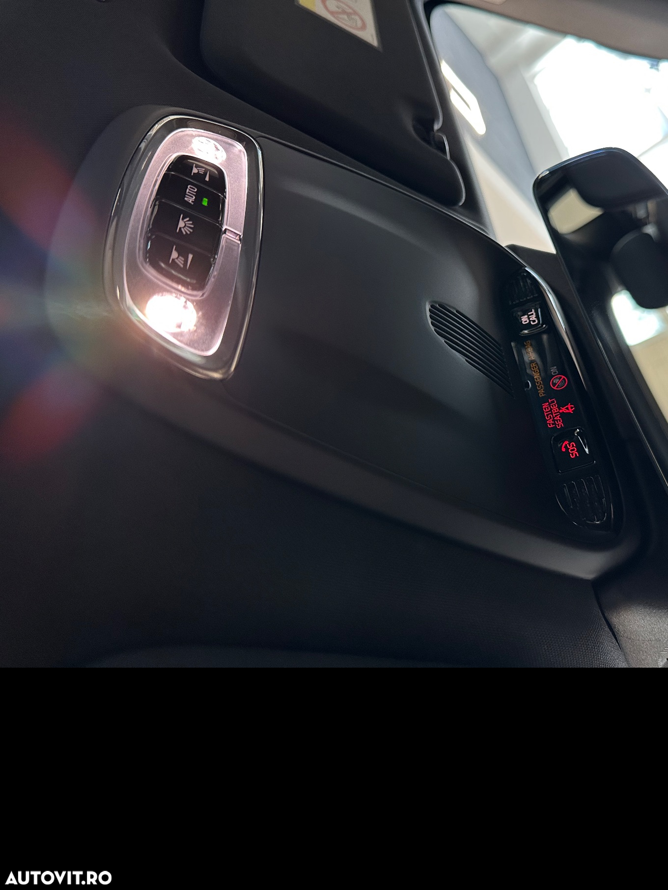 Volvo XC 60 B4 MHEV AT8 AWD R-Design - 32