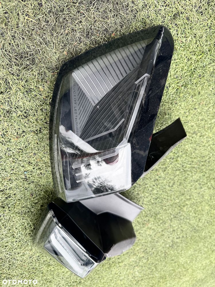PEUGEOT 3008 II 2021 LIFT PRAWA LEWA LAMPA TYŁ - 2