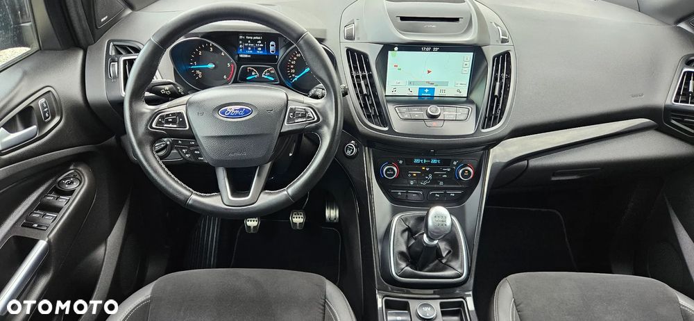 Ford Kuga 2.0 TDCi 2x4 ST-Line - 18
