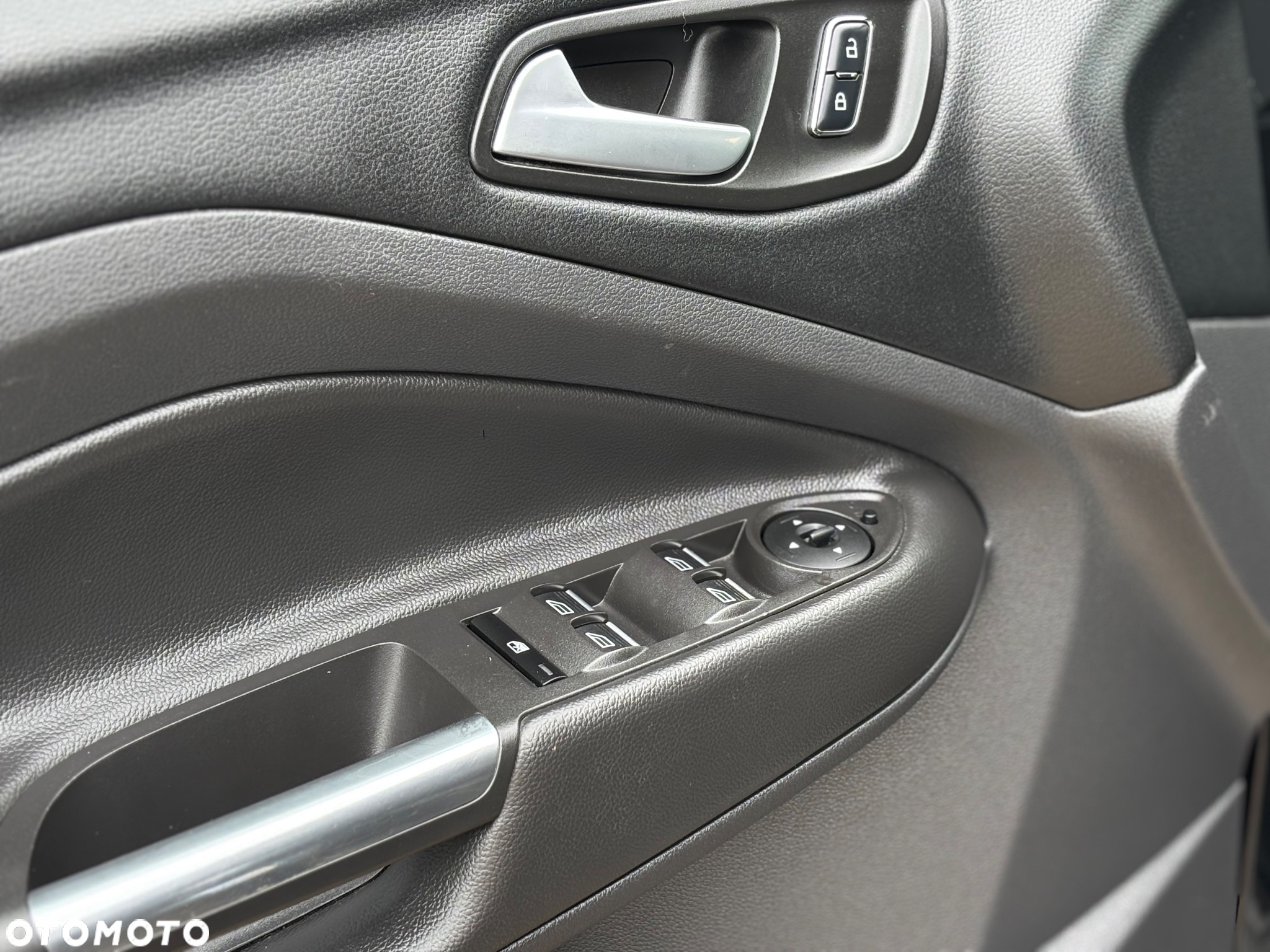 Ford Kuga - 13