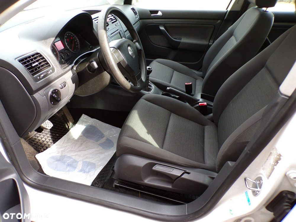 Volkswagen Golf - 28