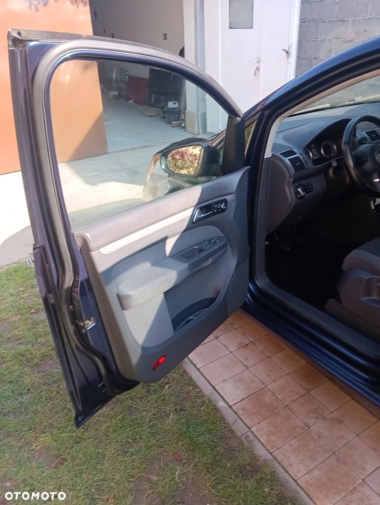 Volkswagen Touran - 19