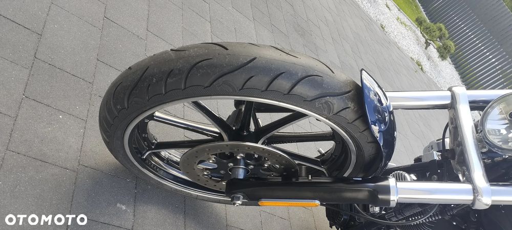 Harley-Davidson Softail Breakout - 18