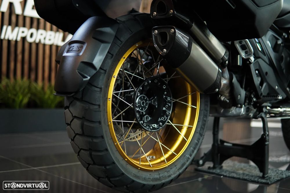 BMW R 1300 GS TRIPLE BLACK C/RODAS RAIOS DOURADAS - 21