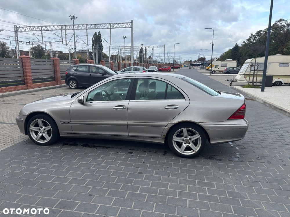 Mercedes-Benz Klasa C 180 T Kompressor Classic - 6